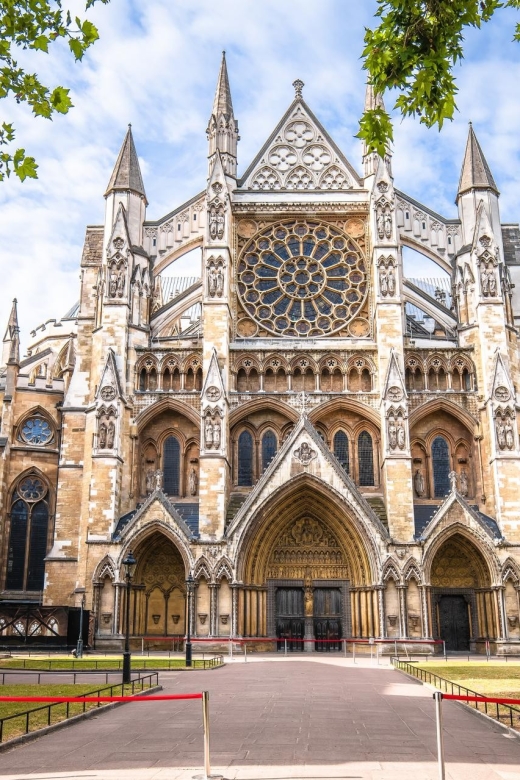 London Westminster Abbey French Tour with Fast-Track Tickets - St. James’s Palace and Jermyn Street