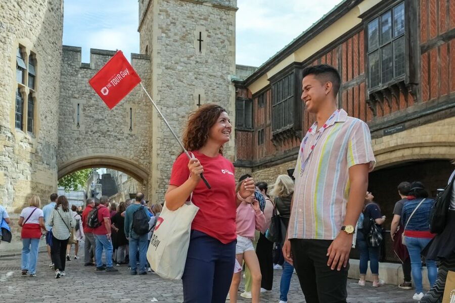 London: Westminster Abbey, Tower of London and Boat Tour - What the guides add to the price
