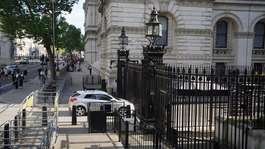 London: Westminster Private Guided Walking Tour - Buckingham Palace and the royal finish