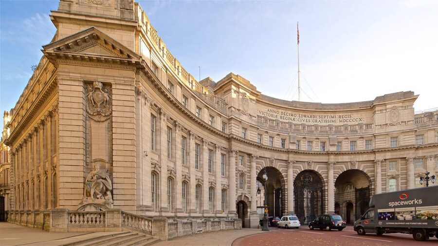 London: Westminster Private Guided Walking Tour - Westminster Abbey: a powerful exterior stop