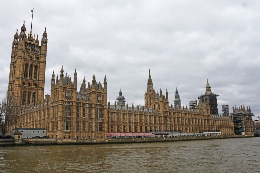 London: Westminster to Hampton Court River Thames Cruise - Why take the Thames instead of the train?