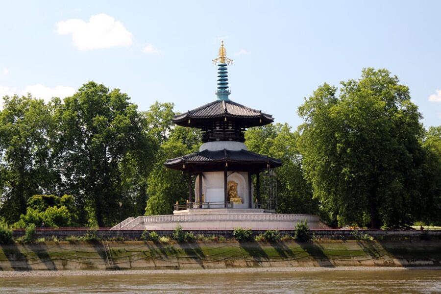 London: Westminster to Kew River Thames Cruise - Chelsea and Battersea bring a different side of London