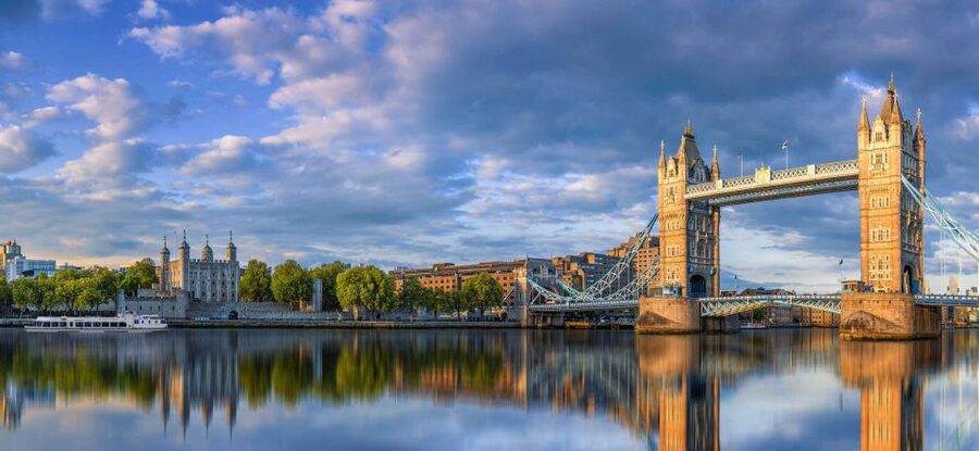 London: Westminster to Tower Bridge River Thames Cruise - Why the live commentary matters