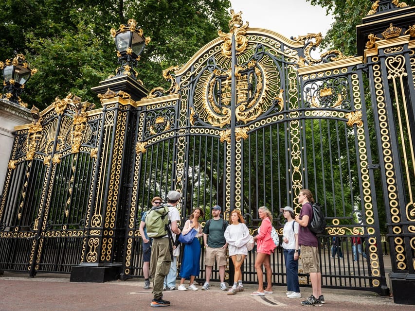 London: Westminster Walking Tour & London Eye Ticket - Downing Street and the working government