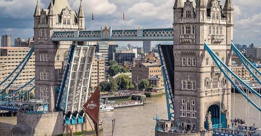 London: Westminster Walking Tour & Visit Tower Bridge - Tower Bridge changes the pace