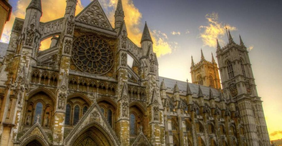 London: Westminster Walking Tour & Westminster Abbey Visit - What the guides add to the experience