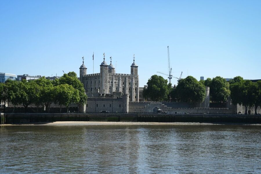 London: Westminster Walking Tour & Westminster Abbey Visit - Buckingham Palace and the Changing of the Guard