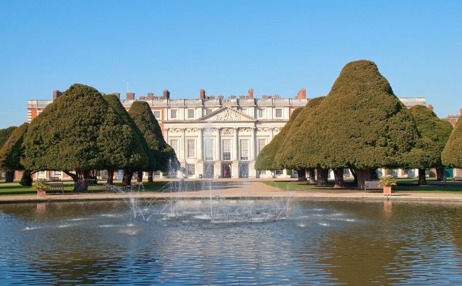 London: Windsor Castle & Henry VIII's Hampton Court Palace - Who should book this royal double bill?