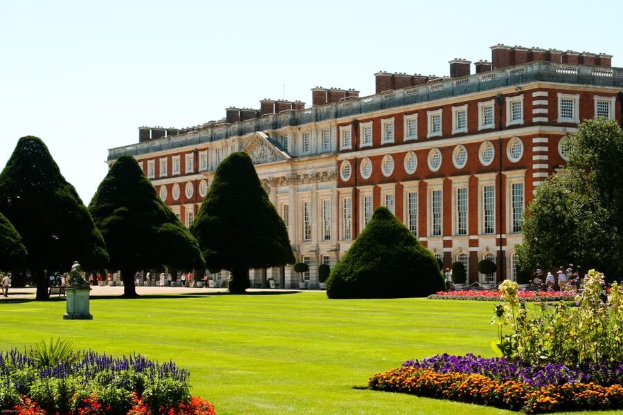 London: Windsor Castle & Henry VIII's Hampton Court Palace - Hampton Court Palace and Henry VIII’s Tudor world