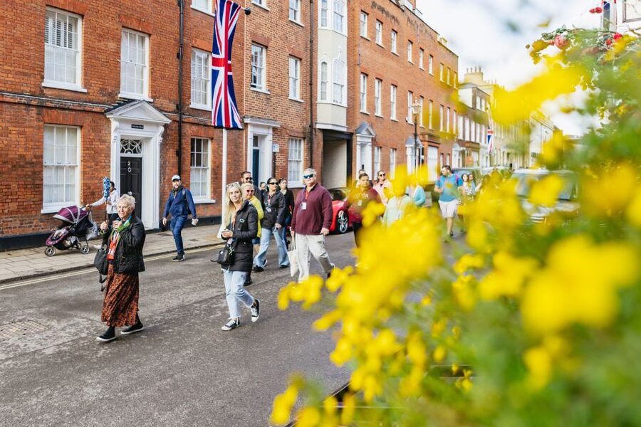 London: Windsor Castle, Stonehenge & Bath Full-Day Tour - FAQ