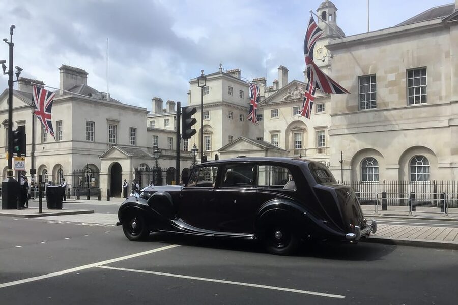 London: Winston Churchill Walking Tour with War Rooms Ticket - How the private format affects the value