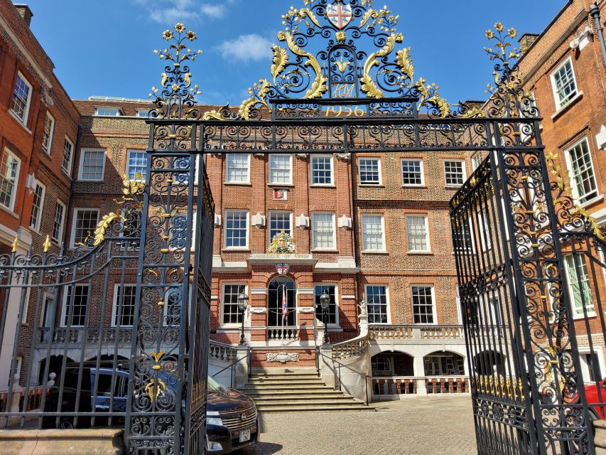 Luxury Private Tour in London with Lunch - British treats to finish the day