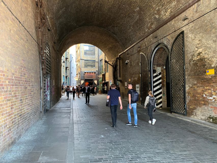 Magical Movies: London Harry Potter Tour - Cecil Court, Goodwin’s Court, and the entrance to Diagon Alley