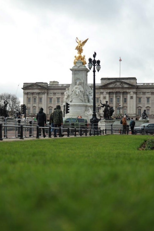 Majesty in Motion: Exploring Westminster's Royal Legacy - St. James’s Park offers a calmer stretch