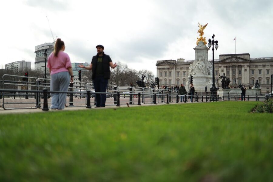 Majesty in Motion: Exploring Westminster's Royal Legacy - Trafalgar Square and Nelson’s Column set the scene