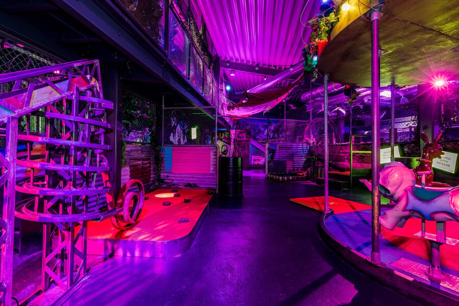 Manchester: Junkyard Golf Club Tickets for 9 or 18 Holes - A hole-by-hole sense of the experience