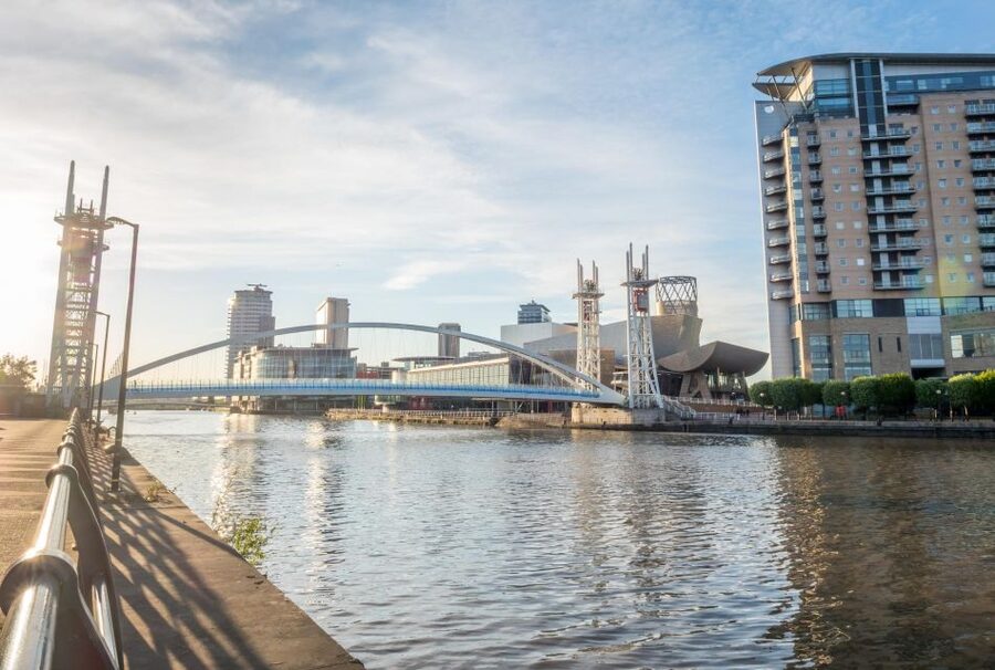 Manchester: Private Express Walk with a Local in 60 minutes - Manchester City Council and the civic center