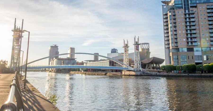 Manchester: Private Express Walk with a Local in 60 minutes - Is $106 per person good value?