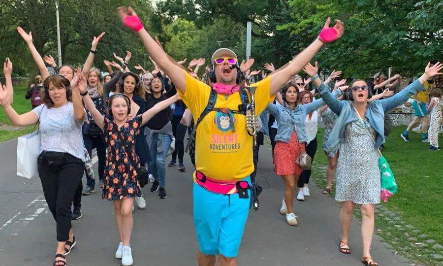 Manchester: Silent Disco Adventure Tour - Shimmying through Shudehill