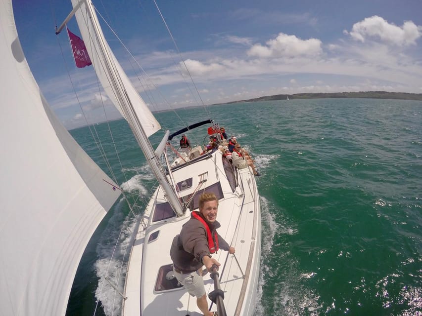New Forest: Sail with Lunch or Dinner from Lymington - Anchoring off the Isle of Wight for lunch
