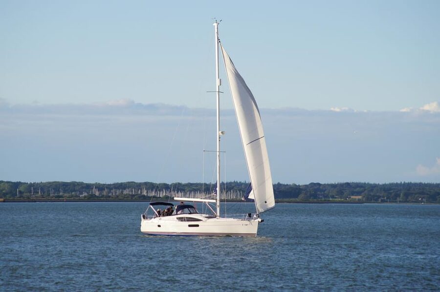 New Forest: Sail with Lunch or Dinner from Lymington - Comfort, weather, and practical expectations