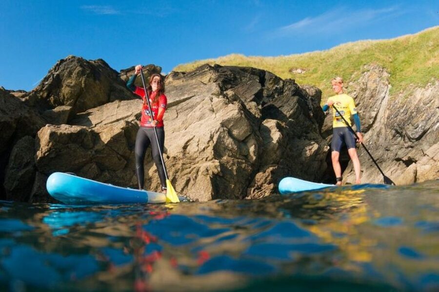 Newquay: Paddleboarding Lesson & Tour - Starting near Towan Beach with the right kit