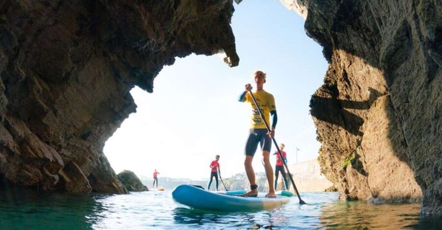 Newquay: Paddleboarding Lesson & Tour - Walking down the rocky slope to the sea