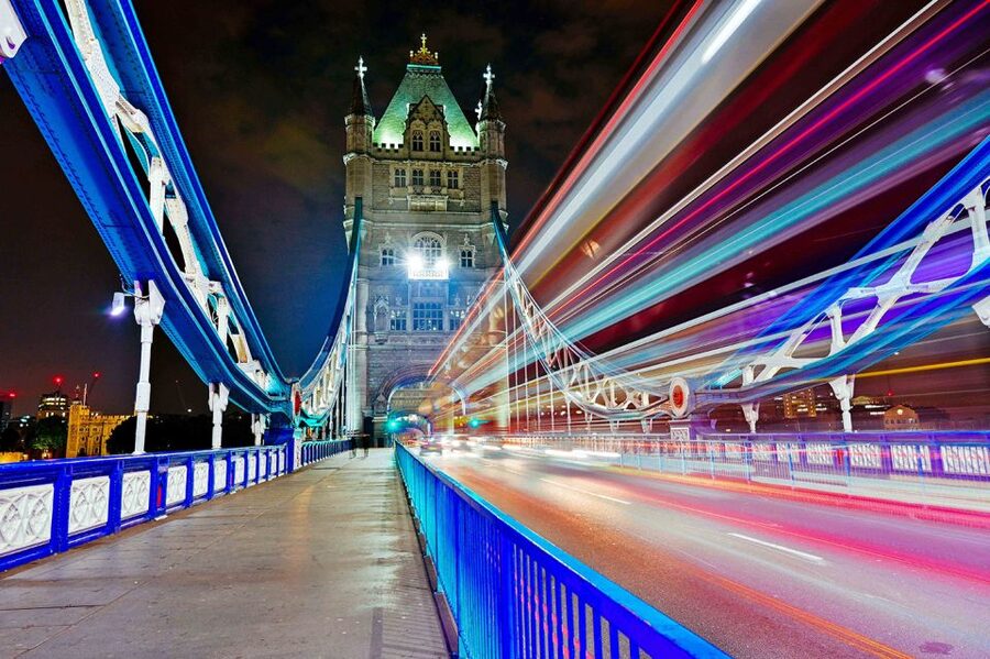 Night Photography Tour in London - Starting outside Caffè Nero at Westminster