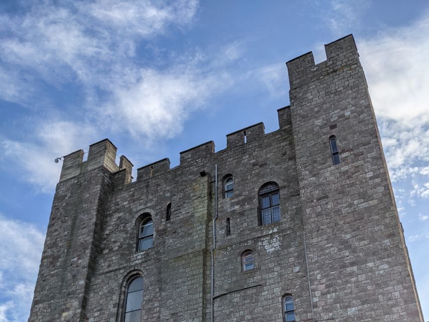 Northumberland: Private Bamburgh and Lindisfarne Guided Tour - What the guide adds to the day