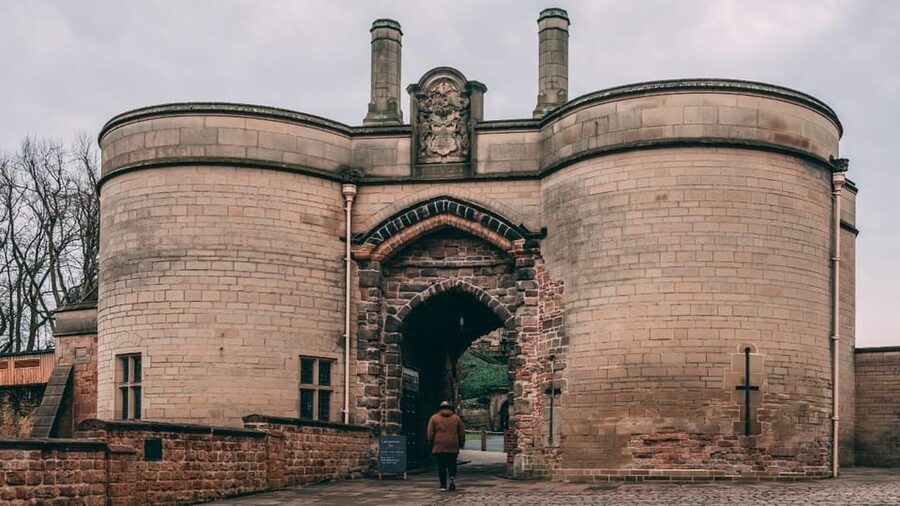 Nottingham: City Walking Tour & Exploration Game - Robin Hood territory and Nottingham Castle