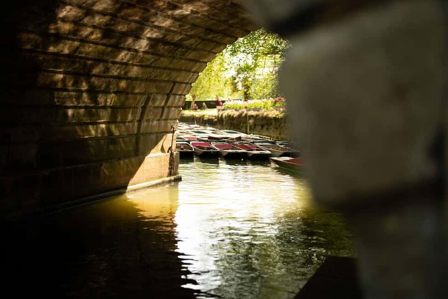 Oxford: Alumni-Led Walking & Punting Tour w/opt New College - The New College option and what it adds