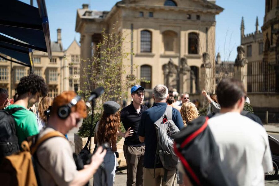 Oxford: Alumni-Led Walking Tour w/New College Entry Option - Key points at a glance