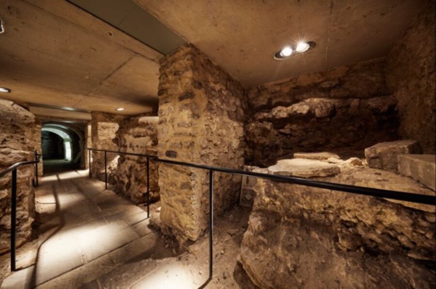 Oxford Castle and Prison: Guided Tour - Seeing the Motte-and-Bailey castle and Well Chamber