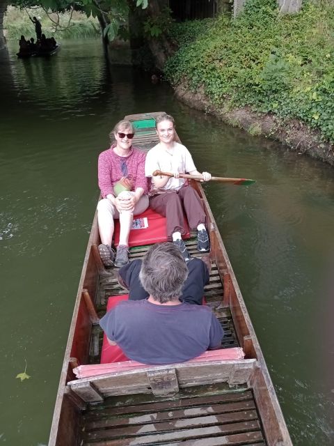 Oxford: Chauffeured Punting River with Optional Walking Tour - One hour on the river, with Oxford seen from below