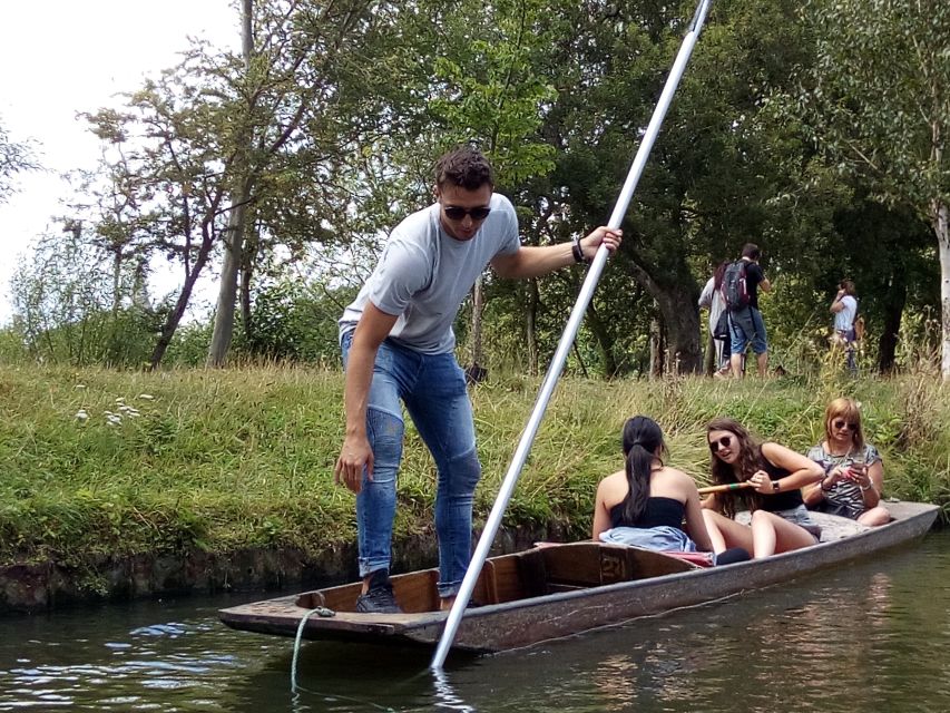 Oxford: Chauffeured Punting River with Optional Walking Tour - Rain, clothing, and practical planning