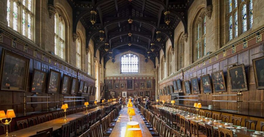 Oxford: Christ Church Harry Potter Film Locations Tour - Families, costumes, quizzes, and guide quality