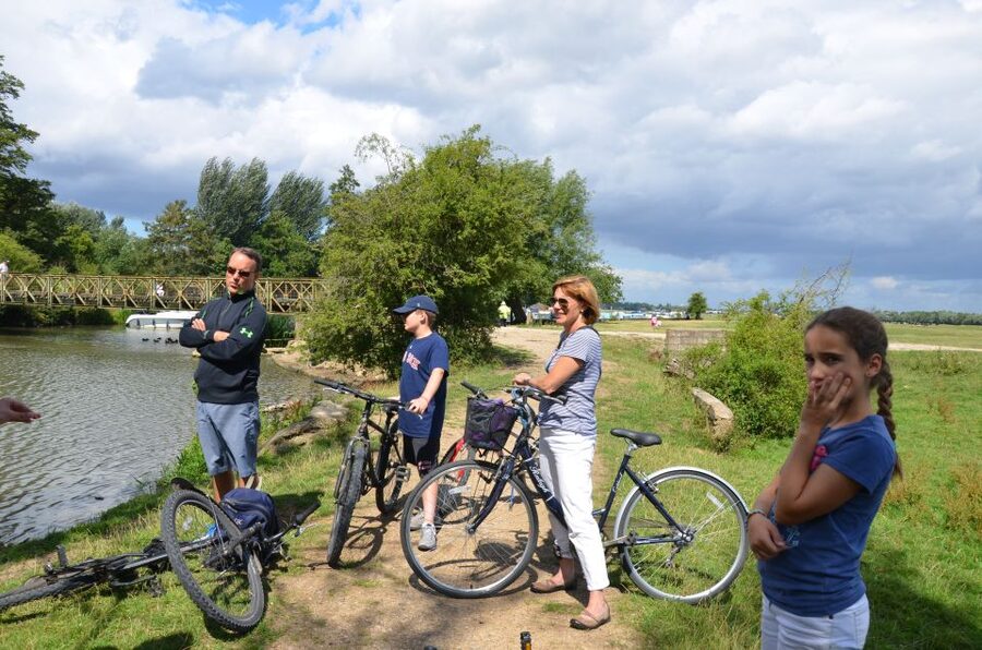 Oxford: City Bike Tour with Student Guide - Broad Street and Oxford’s famous colleges