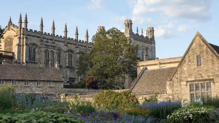Oxford: City Tour & Exploration Game - Who should bring this Oxford Quest to life