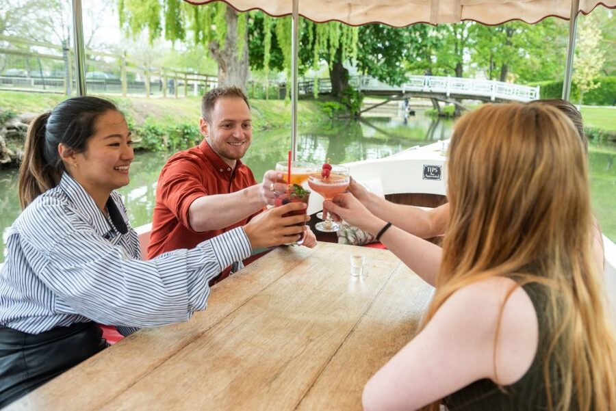 Oxford: Evening Sightseeing River Cruise with a Cocktail - Key points at a glance