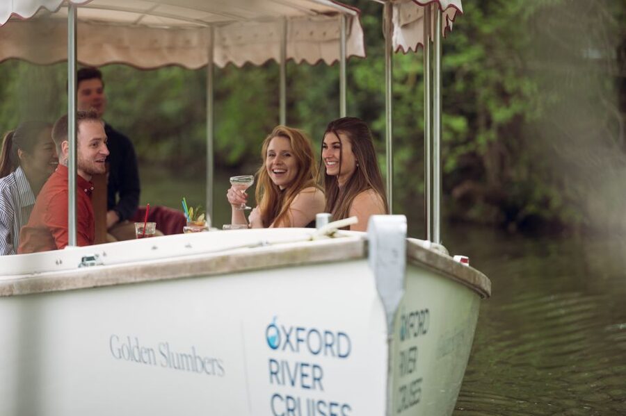 Oxford: Evening Sightseeing River Cruise with a Cocktail - Cruising the Thames for 45 minutes