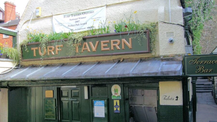 Oxford: Historic Pubs & Taverns Guided Walking Tour - The Bear Inn and Centuries of Regulars