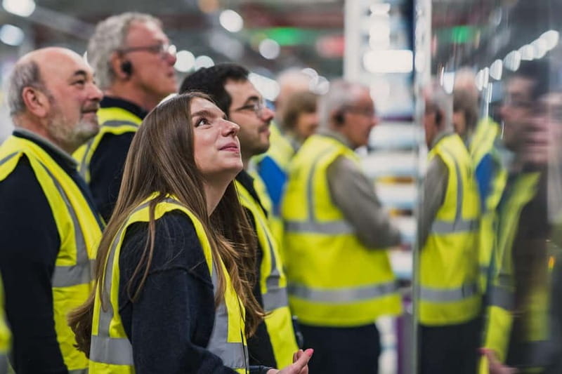 Oxford: MINI Factory Tour – Go Behind the Scenes - Following a MINI from bare shell to finished car