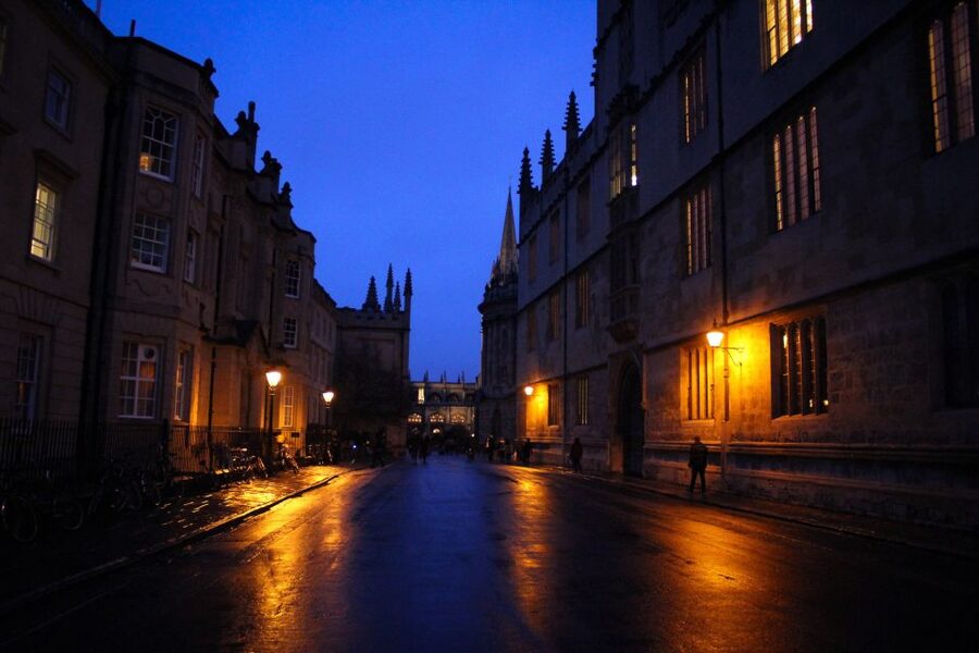Oxford Official Ghost Tour - The atmosphere of Oxford’s colleges at night