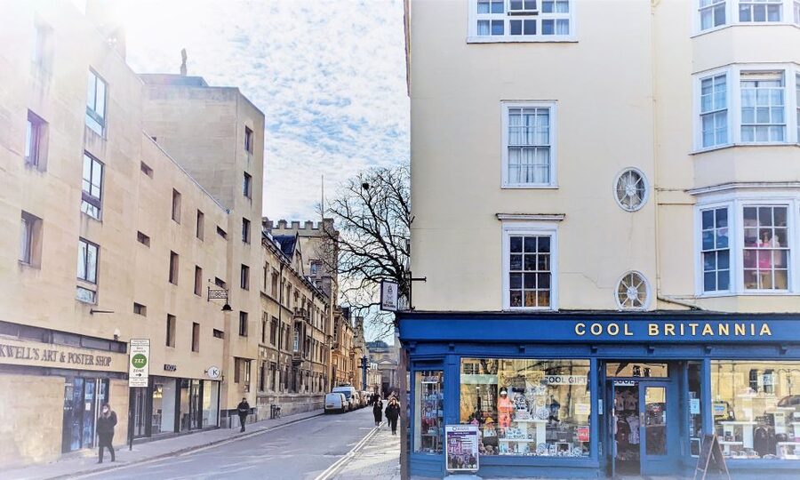 Oxford: Official University and City Walking Tour - Guide quality, pace, and group size