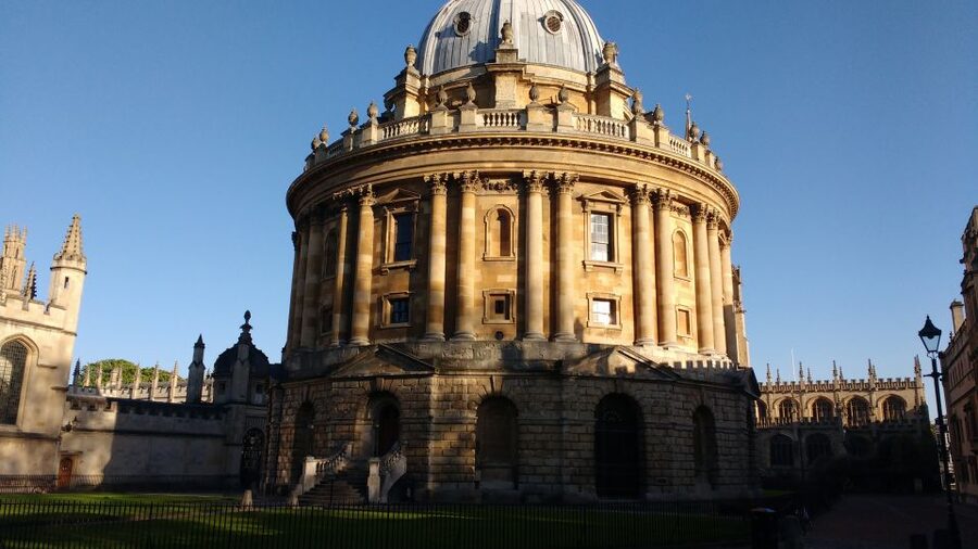 Oxford: Pre-Raphaelite Walking Tour with Exeter College - Inside the Oxford Union’s Victorian library