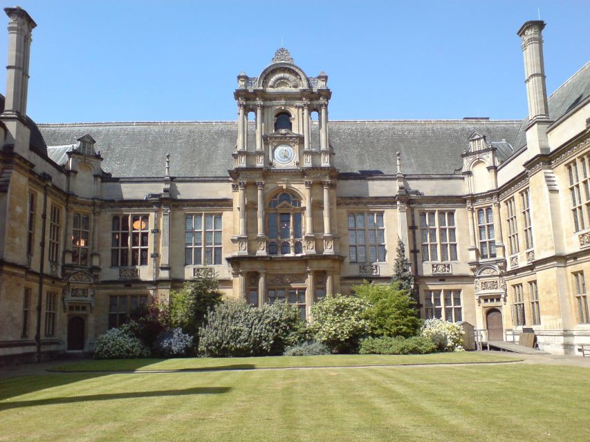 Oxford: Private City Tour & University Historical Highlights - Martyr’s Memorial and Broad Street