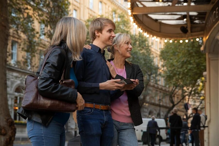 Oxford: Private Express Walk with a Local in 60 minutes - Starting near the Martyrs’ Memorial