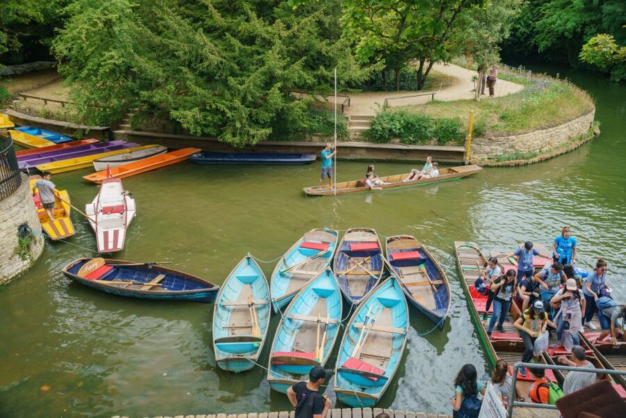 Oxford: Punting Tour on the River Cherwell - Setting out from Magdalen Bridge Boathouse