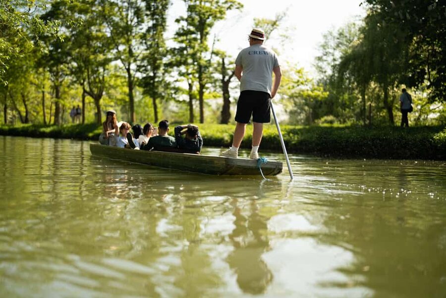 Oxford: Punting Tour on the River Cherwell - Christ Church Meadow and the sounds of the river