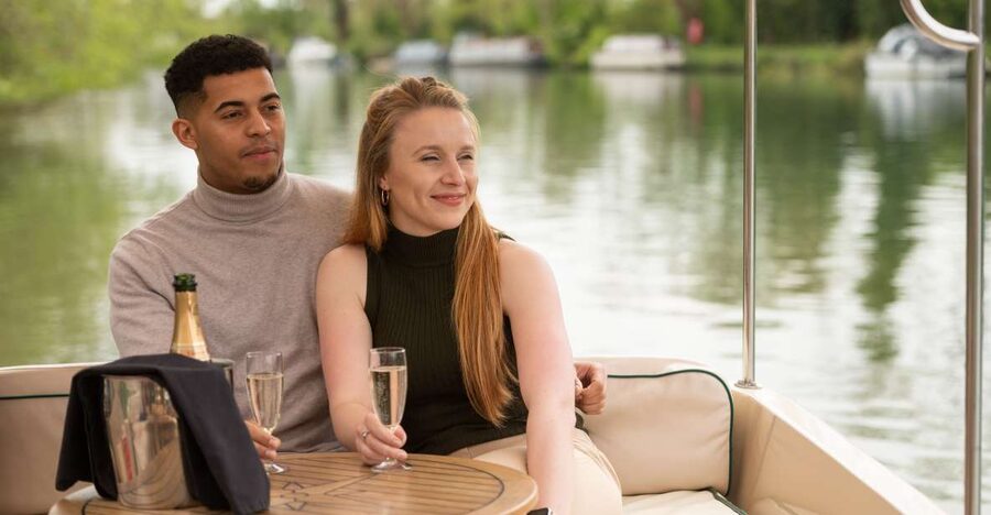 Oxford: River Cruise and 6-Course Tasting at The Folly - The experience at a glance